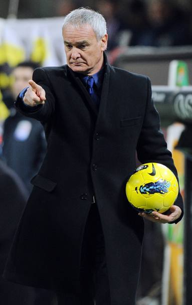 L&#39;allenatore dell&#39;Inter, Claudio Ranieri, durante la partita del campionato di Serie A contro il Parma gennaio 2012 (Ansa)